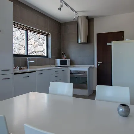 Villa Heated & Shared Pool, Villa Alegre 30B, North Shore Villas Lajares *